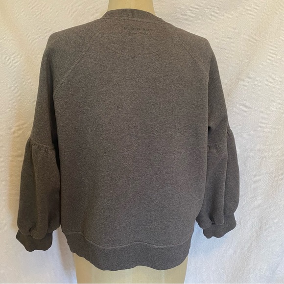 Burberry women’s XL grey crewneck sweatshirt. - Picture 5 of 6